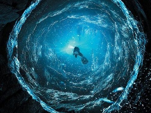 夺命深渊（3D）VR玩吧-VR游戏破解下载网站-Quest 2 3 一体机游戏-Steam VR串流游戏-VR游戏资源汉化中文网站-Pico Neo3 4-Meta Quest 2 3-HTC VIVE-Oculus Rift-Valve Index-Pico VR-游戏下载中心VR玩吧【VRwanba.com】汉化VR游戏官网